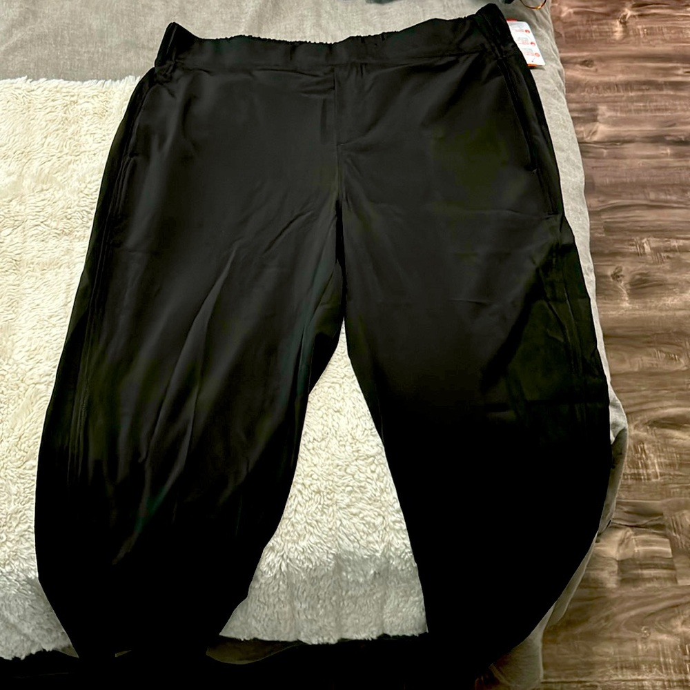 NWT Joe Fresh black athletic pants! Size M